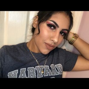 Meet your Posher, Jeila